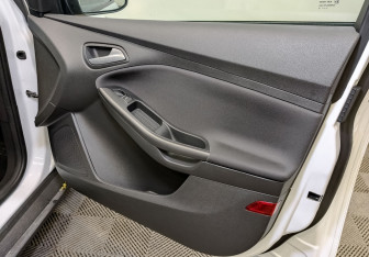 Подержанный автомобиль Ford Focus Sedan 2018 года (24 фото)