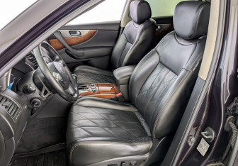 Подержанный автомобиль Infiniti QX70 2016 года (21 фото)