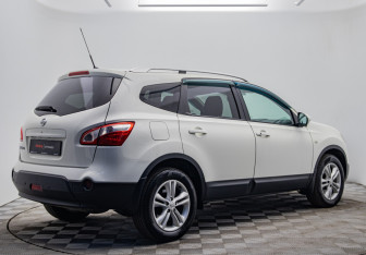 Подержанный автомобиль Nissan Qashqai+2 2012 года (5 фото)