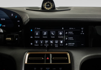 Подержанный автомобиль Porsche Taycan 2020 года (17 фото)