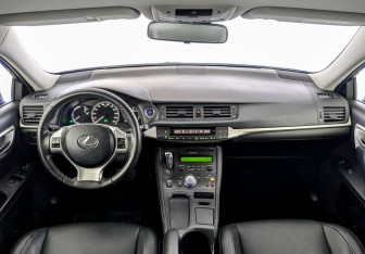 Подержанный автомобиль Lexus CT 2013 года (14 фото)