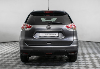 Подержанный автомобиль Nissan X-Trail 2016 года (6 фото)