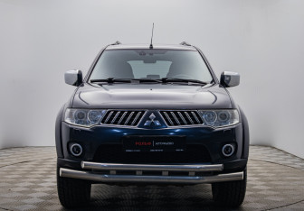 Подержанный автомобиль Mitsubishi Pajero Sport 2011 года (8 фото)