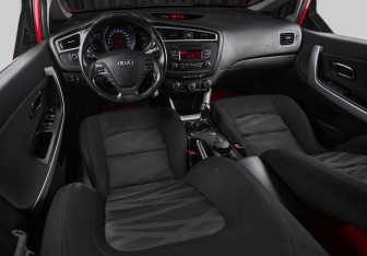 Подержанный автомобиль Kia Ceed Hatchback 2016 года (15 фото)
