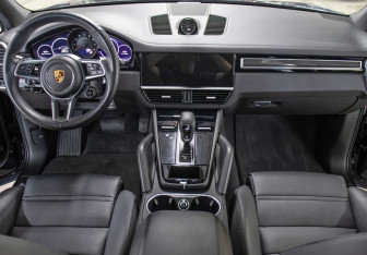 Подержанный автомобиль Porsche Cayenne 2021 года (15 фото)