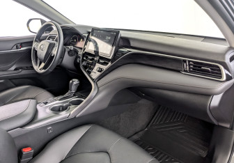 Подержанный автомобиль Toyota Camry Sedan 2022 года (11 фото)