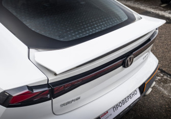 Подержанный автомобиль Changan UNI-V 2023 года (8 фото)