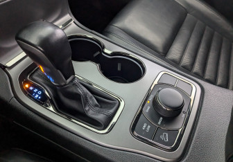 Подержанный автомобиль Jeep Grand Cherokee 2020 года (26 фото)