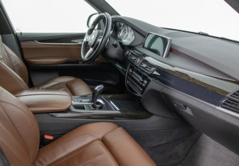 Подержанный автомобиль BMW X5 2014 года (9 фото)