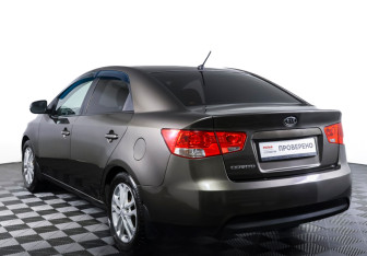 Подержанный автомобиль Kia Cerato Sedan 2011 года (7 фото)