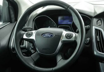 Подержанный автомобиль Ford Focus Hatchback 2013 года (9 фото)