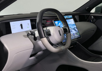 Подержанный автомобиль Avatr 11 2023 года (13 фото)