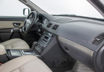 Подержанный автомобиль Volvo XC90 2011 года (9 фото)