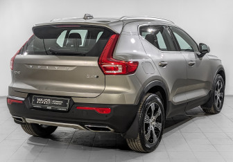 Подержанный автомобиль Volvo XC40 2019 года (5 фото)