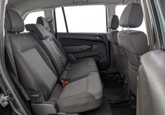 Подержанный автомобиль Opel Zafira Compactvan 2012 года (18 фото)