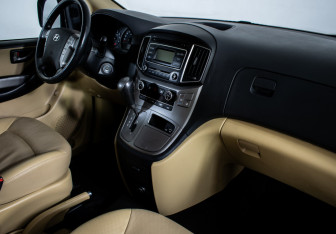 Подержанный автомобиль Hyundai H-1 2018 года (11 фото)