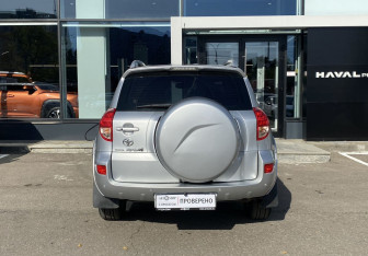 Подержанный автомобиль Toyota RAV4 2008 года (6 фото)