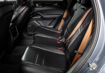 Подержанный автомобиль Porsche Cayenne 2020 года (10 фото)