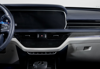 Подержанный автомобиль Hongqi HS5 2023 года (13 фото)