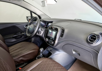 Подержанный автомобиль Renault Kaptur 2018 года (12 фото)