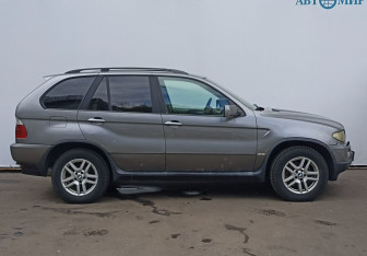 Подержанный автомобиль BMW X5 2003 года (4 фото)