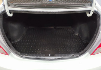 Подержанный автомобиль Hyundai Solaris Sedan 2012 года (14 фото)