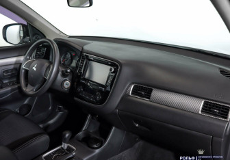 Подержанный автомобиль Mitsubishi Outlander 2016 года (5 фото)