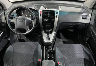 Подержанный автомобиль Hyundai Tucson 2006 года (11 фото)