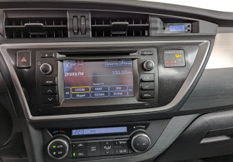 Подержанный автомобиль Toyota Auris Hatchback 2013 года (17 фото)