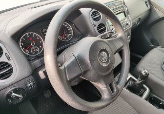 Подержанный автомобиль Volkswagen Tiguan 2012 года (12 фото)