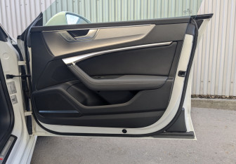 Подержанный автомобиль Audi A7 2021 года (25 фото)