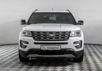 Подержанный автомобиль Ford Explorer 2018 года (2 фото)