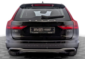 Подержанный автомобиль Volvo V90 Cross Country 2019 года (6 фото)