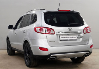 Подержанный автомобиль Hyundai Santa Fe 2011 года (6 фото)
