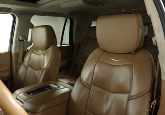 Подержанный автомобиль Cadillac Escalade Suv 2016 года (16 фото)