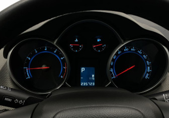 Подержанный автомобиль Chevrolet Cruze Sedan 2010 года (21 фото)