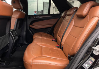 Подержанный автомобиль Mercedes-Benz GLE 2015 года (10 фото)