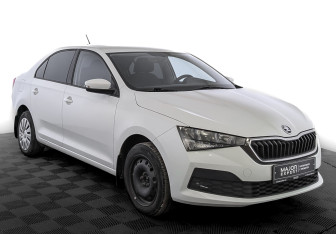 Подержанный автомобиль Skoda Rapid Liftback 2021 года (3 фото)