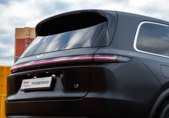 Подержанный автомобиль LiXiang L9 2023 года (16 фото)