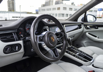 Подержанный автомобиль Porsche Macan 2019 года (11 фото)
