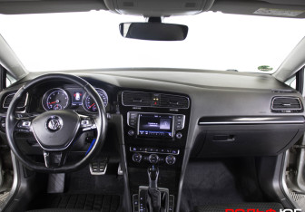 Подержанный автомобиль Volkswagen Golf Wagon 2016 года (13 фото)