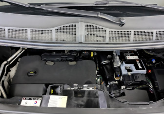 Подержанный автомобиль Peugeot Traveller 2021 года (9 фото)