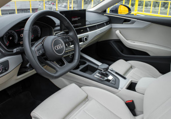 Подержанный автомобиль Audi A5 Coupe 2022 года (12 фото)