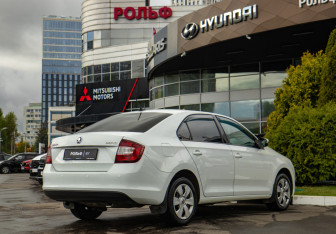 Подержанный автомобиль Skoda Rapid Liftback 2018 года (4 фото)