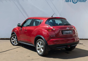 Подержанный автомобиль Nissan Juke 2011 года (6 фото)