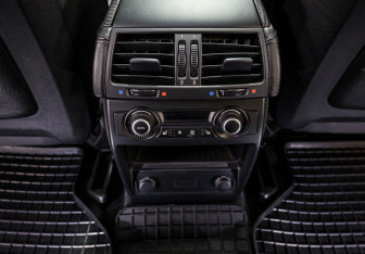 Подержанный автомобиль BMW X6 M 2012 года (24 фото)