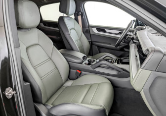 Подержанный автомобиль Porsche Cayenne 2023 года (24 фото)