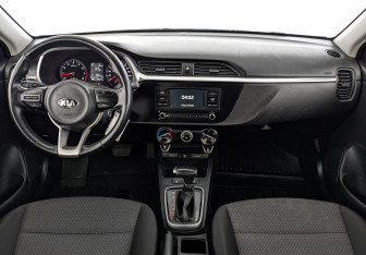 Подержанный автомобиль Kia Rio Hatchback 2021 года (12 фото)