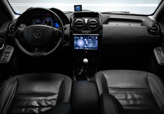 Подержанный автомобиль Renault Duster 2017 года (8 фото)