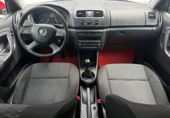 Подержанный автомобиль Skoda Fabia Hatchback 2013 года (11 фото)